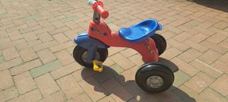 Triciclo e bicicletta per bambini