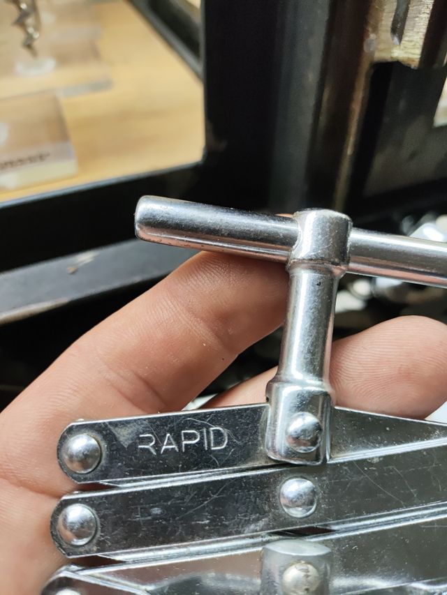 Sacacorchos RAPID metálico plegable