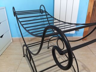 Silla forja negra pie cama