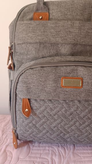 Mochila pañalera bebé gris
