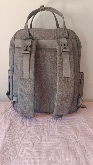 Mochila pañalera bebé gris
