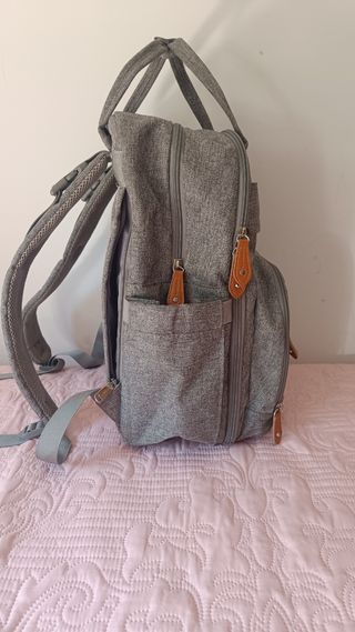 Mochila pañalera bebé gris