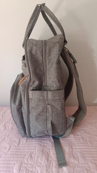 Mochila pañalera bebé gris
