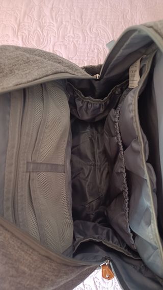 Mochila pañalera bebé gris
