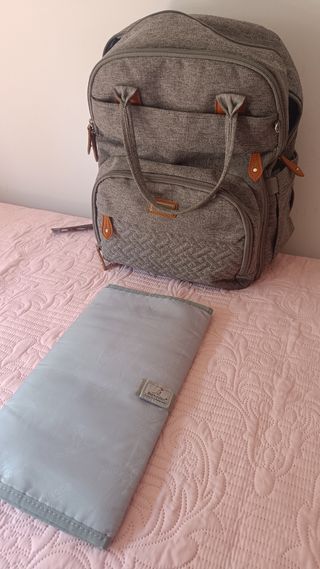 Mochila pañalera bebé gris
