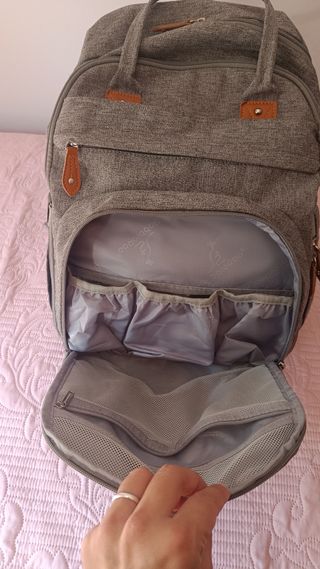 Mochila pañalera bebé gris