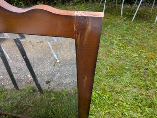 Espejo madera marrón , con cristal biselado.