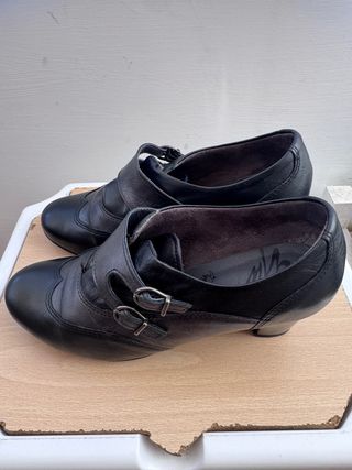 Zapatos tacón piel negros
