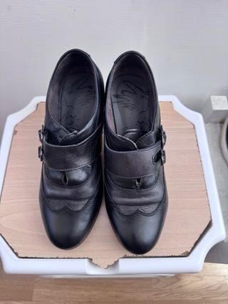 Zapatos tacón piel negros