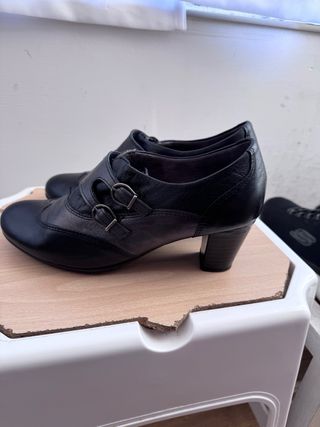 Zapatos tacón piel negros