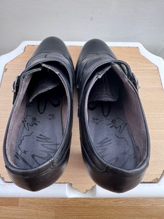Zapatos tacón piel negros
