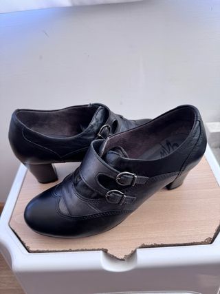 Zapatos tacón piel negros
