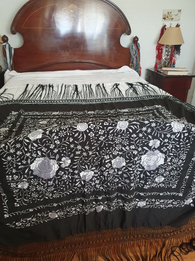 Manton Manila grande.