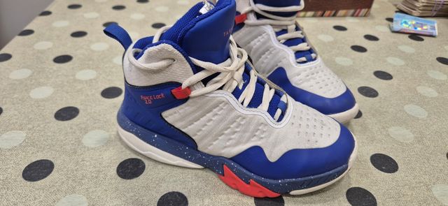 Zapatillas baloncesto niño talla 33