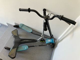 Patinete de tres ruedas. 10 € cada uno