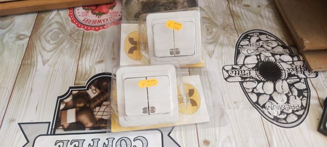 Llaves luz, teléfono & enchufes