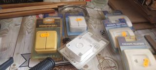 Llaves luz, teléfono & enchufes