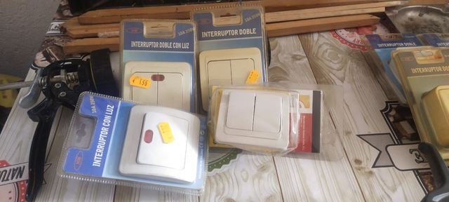 Llaves luz, teléfono & enchufes