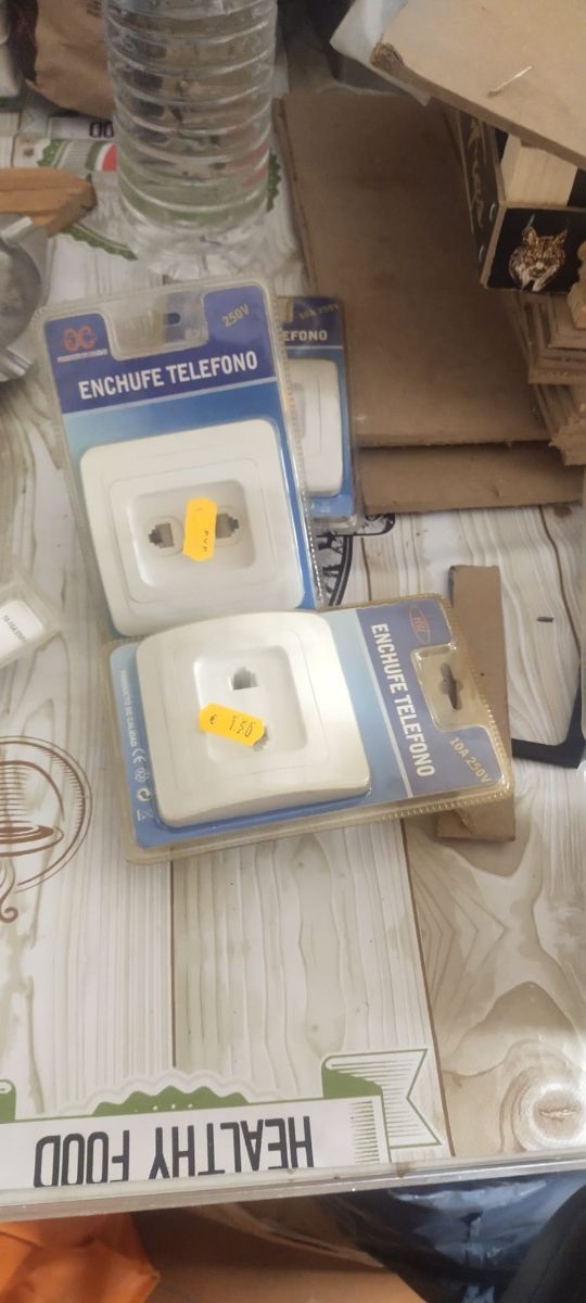 Llaves luz, teléfono & enchufes