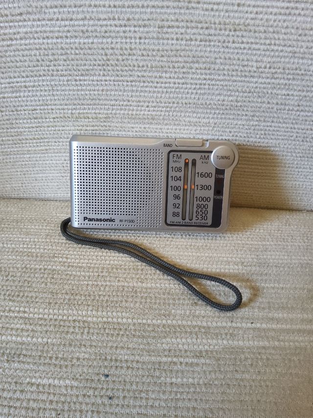 Radio Portátil Panasonic RF-P150D - AM/FM