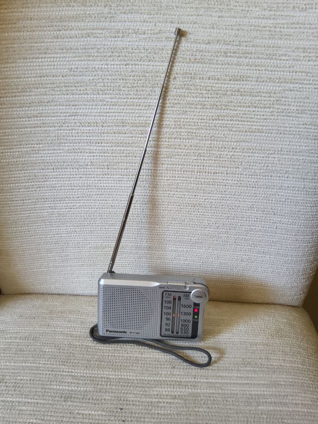 Radio Portátil Panasonic RF-P150D - AM/FM