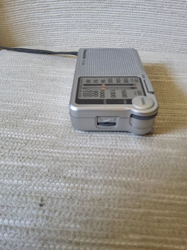 Radio Portátil Panasonic RF-P150D - AM/FM