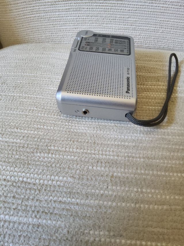 Radio Portátil Panasonic RF-P150D - AM/FM