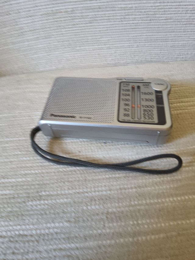 Radio Portátil Panasonic RF-P150D - AM/FM