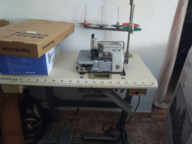 Máquina remalladora Brother