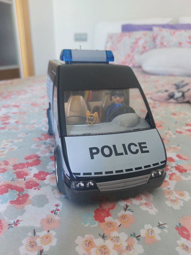 Furgón policía Playmobil