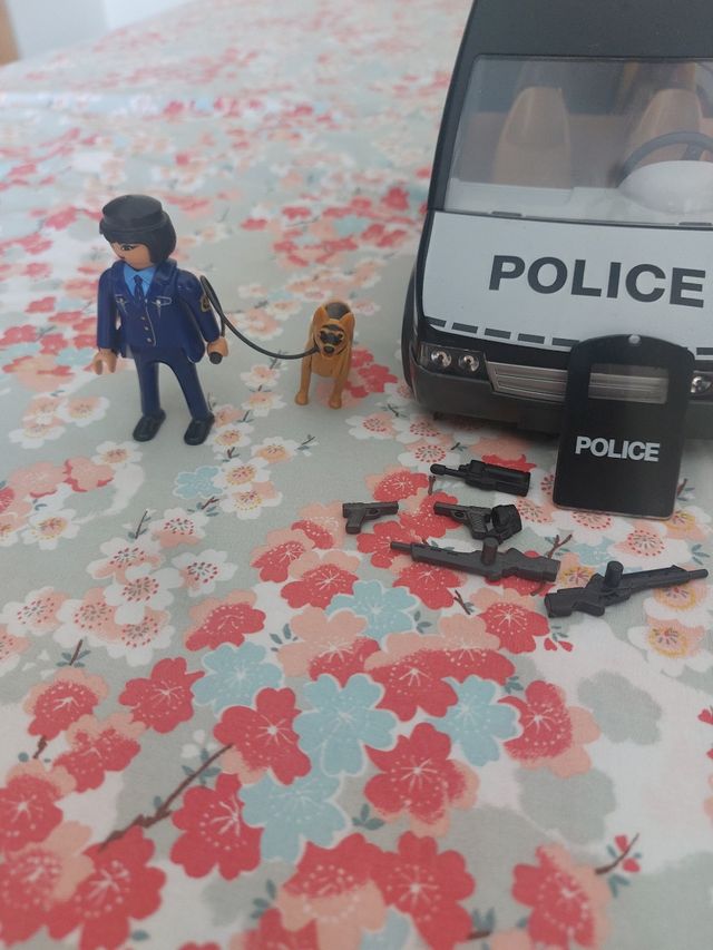 Furgón policía Playmobil