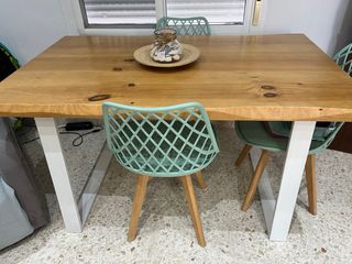 Mesa madera maciza artesanal.