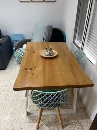 Mesa madera maciza artesanal.