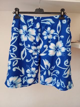 Bermuda mare e bianche a fiori