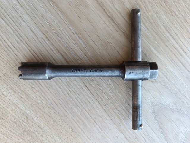 Llave corona antigua