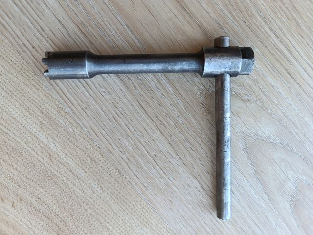 Llave corona antigua