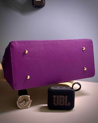 Bolso tote violeta en piel italiana