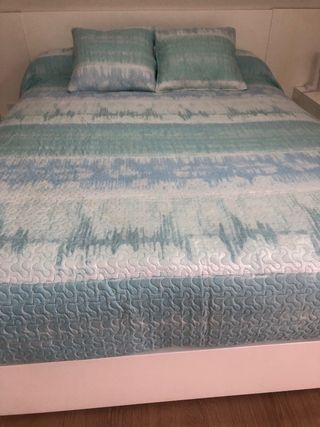 Colcha bouti cama 150x190- turquesa. Como nueva