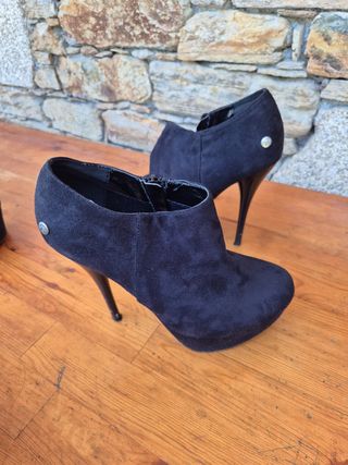 Zapatos tacón negro