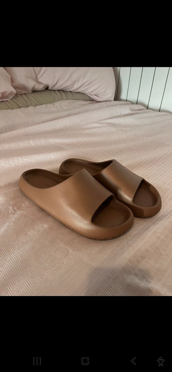 Chanclas Bershka marrón chocolate - 38