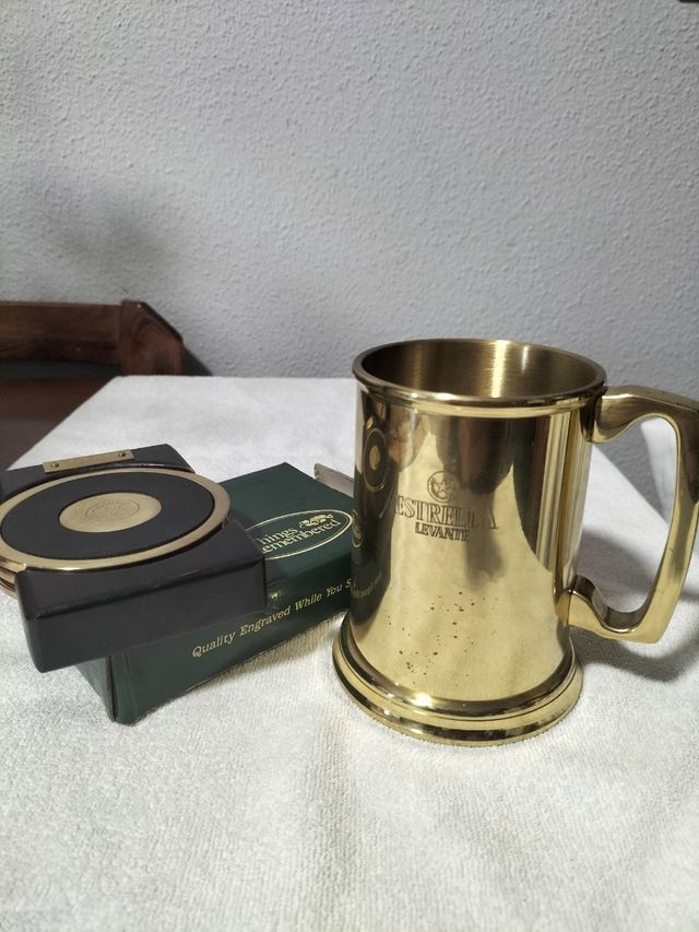 Caraffa in metallo dorato Estrella Levante