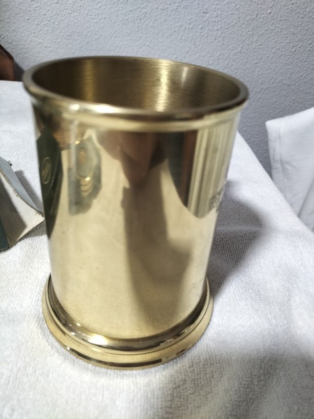 Caraffa in metallo dorato Estrella Levante