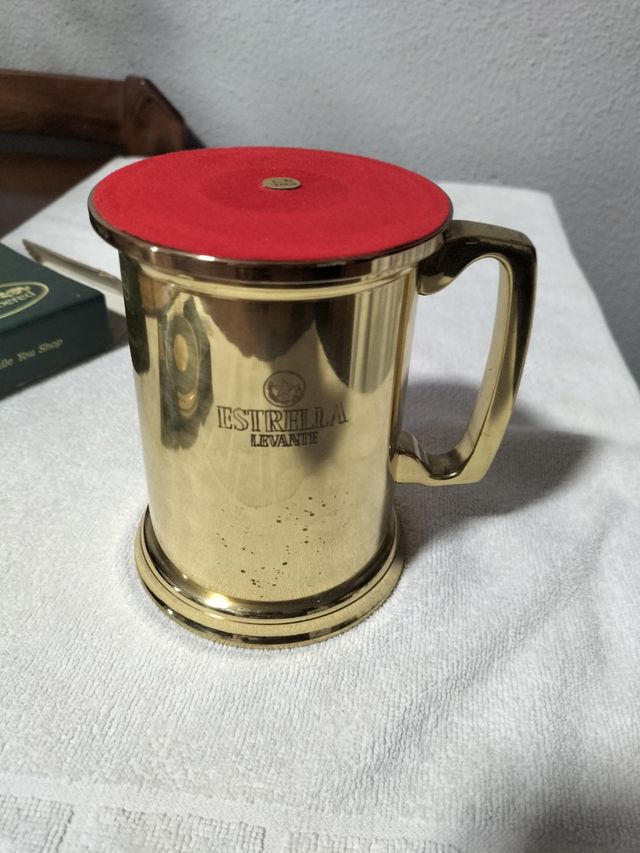 Caraffa in metallo dorato Estrella Levante