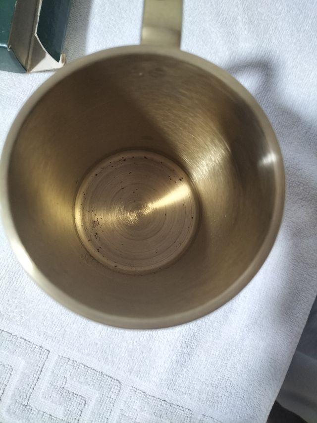 Caraffa in metallo dorato Estrella Levante