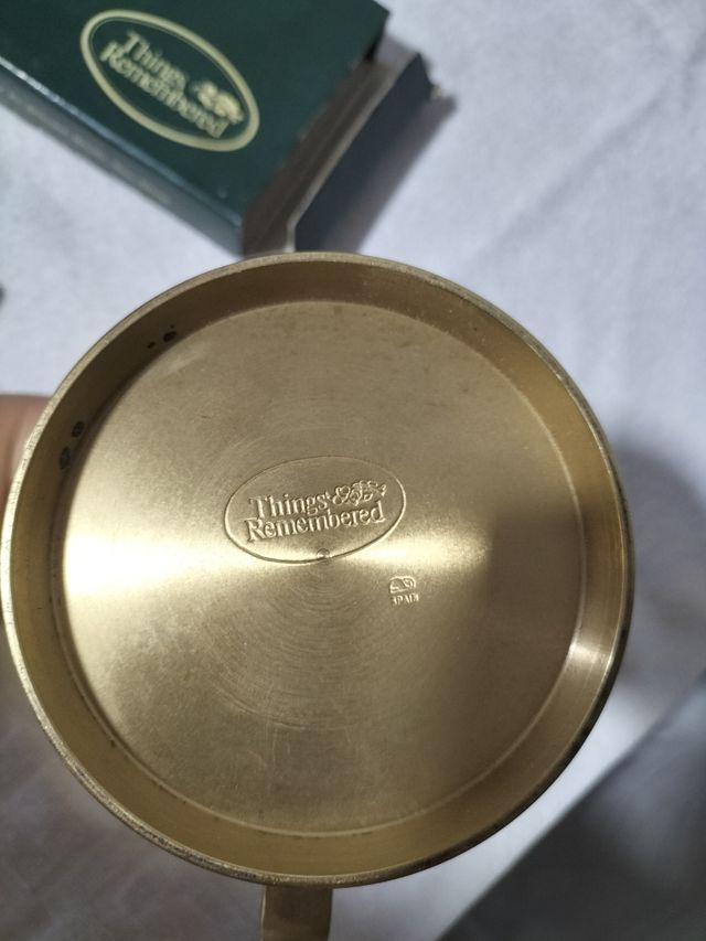 Caraffa in metallo dorato Estrella Levante