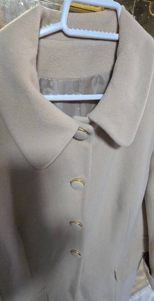 Abrigo beige mujer invierno