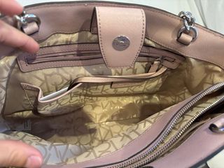 Bolso Calvin Klein beige y rosa