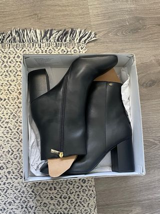 Botas Michael Kors negras tacón