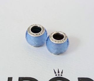 Par de  Charms Facetados Murano Azules.