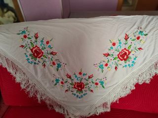 Mantón Manila bordado flores